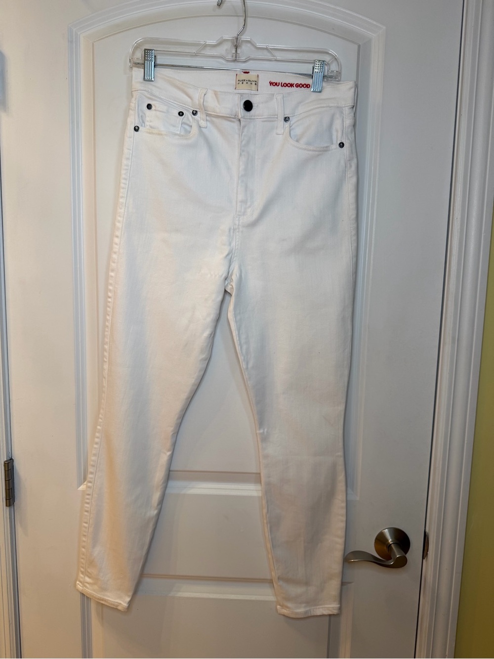 Alice + Olivia Jeans White High-Rise tapered leg size 31